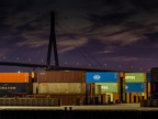 Container Terminal bei Nacht