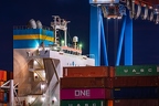 Containerterminal in der Nacht